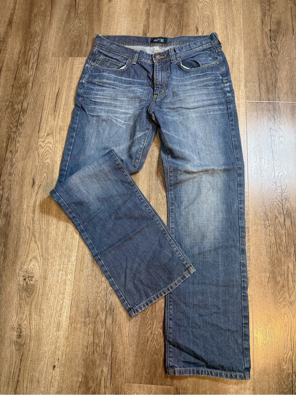 Apt. 9 Men's Medium Wash Straight Jeans